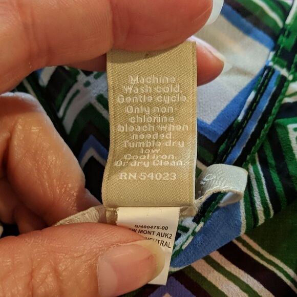 Banana Republic blouse top size medium diamond blue green print ruffle - Picture 6 of 6